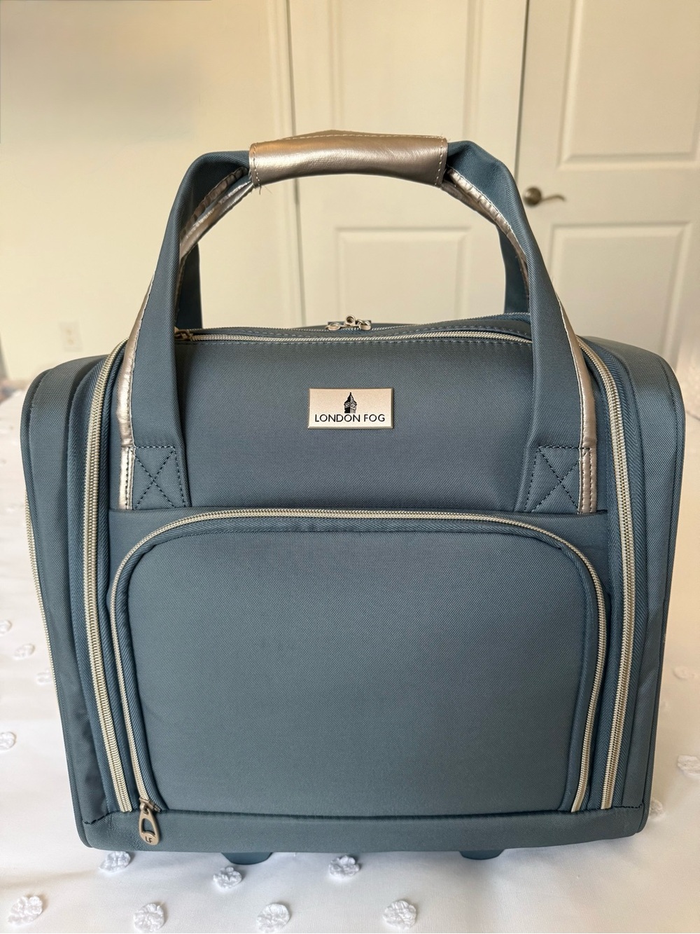 London Fog Under-the-Seat Carry-On Luggage  Bag Hartford II Collection Unisex - Picture 2 of 16